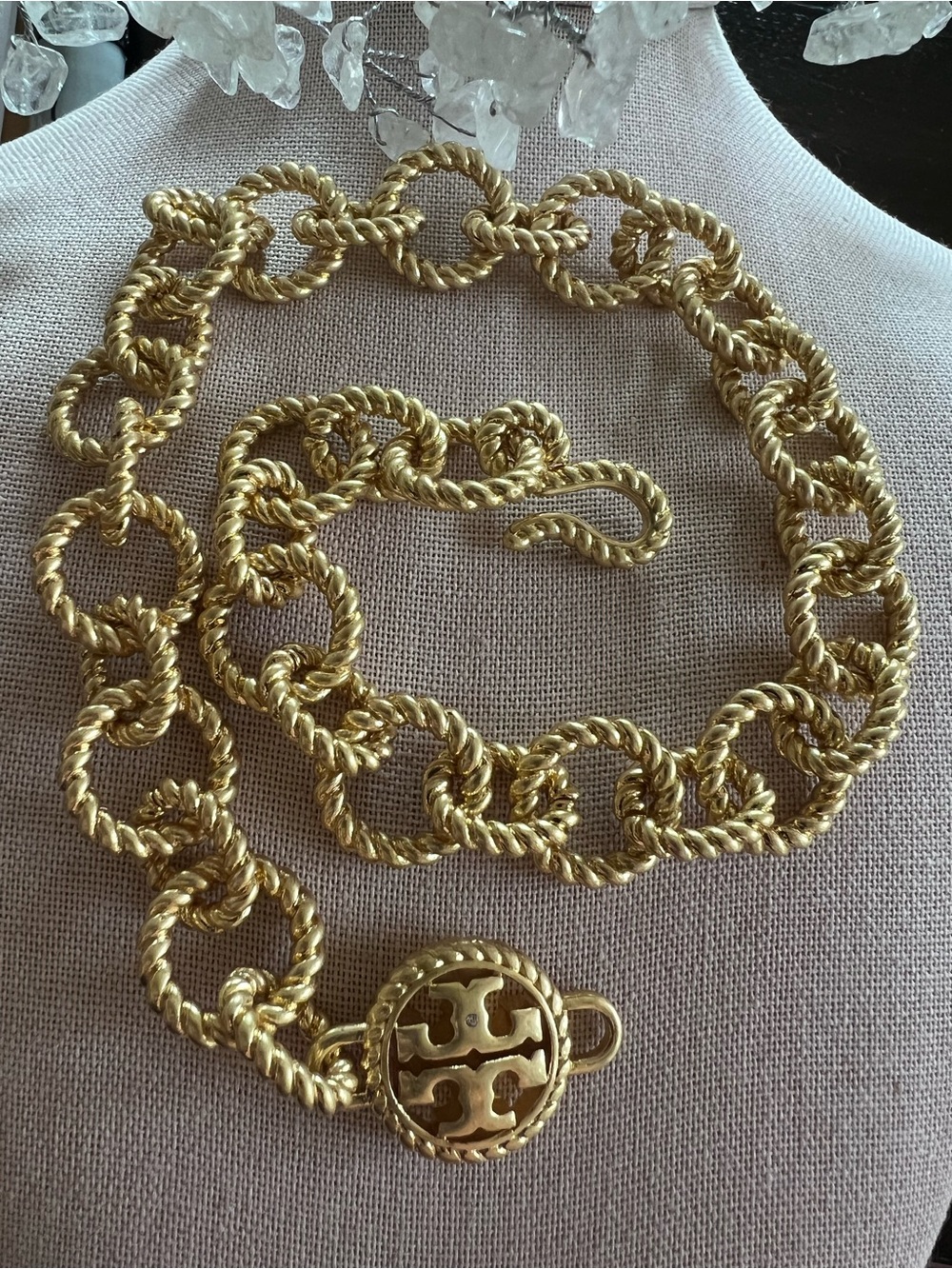 Tory Burch Gold Twisted Rope-Link Logo Medallion Necklace 17” long - Picture 3 of 3